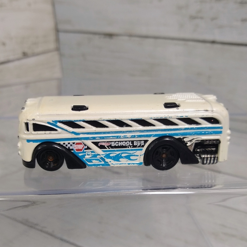 Mattel Hot Wheels ©2000 SURFIN SCHOOL BUS Diecast Metal 3"l White Blue Toy